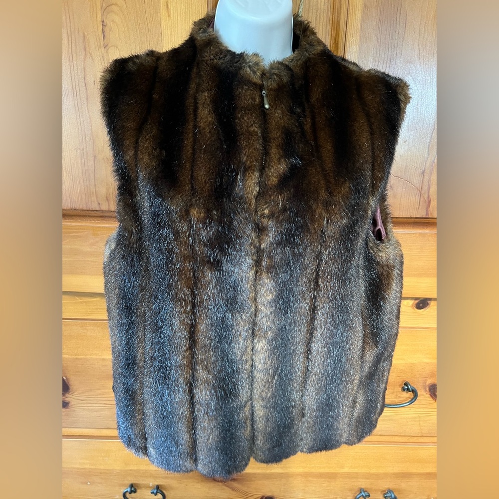 Jones New York Faux Fur Vest Fully Lined Size M.. Zipper Front EUC